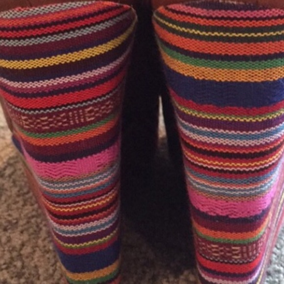 Charlotte Russe Aztec Wedge Heels - Picture 7 of 7